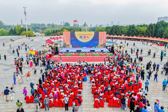 长春世界雕塑园举行朝鲜族专题文化活动。 长春世界雕塑园举行朝鲜族专题文化活动。