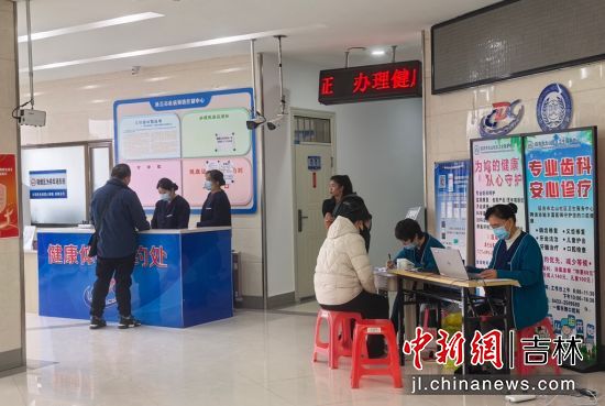 办理健康证检查现场 王晓彤/供图 办理健康证检查现场 王晓彤/供图