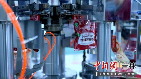 金刚山辣白菜实现自动化预处理 延吉市委宣传部/供图 金刚山辣白菜实现自动化预处理 延吉市委宣传部/供图