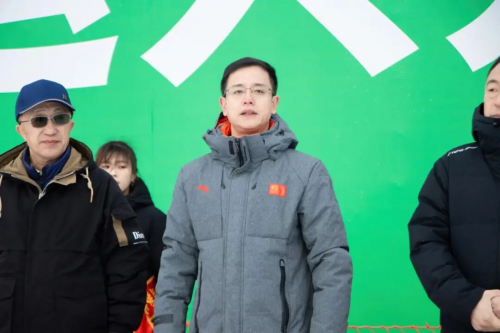 王思阳(左二)出席仪式并致辞 王思阳(左二)出席仪式并致辞