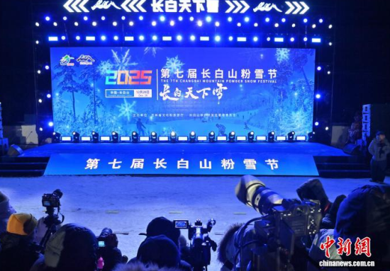 12��26�գ����ֳ���ɽ�����߽쳤��ɽ��ѩ�ڿ�Ļʽ�ֳ����������� ��