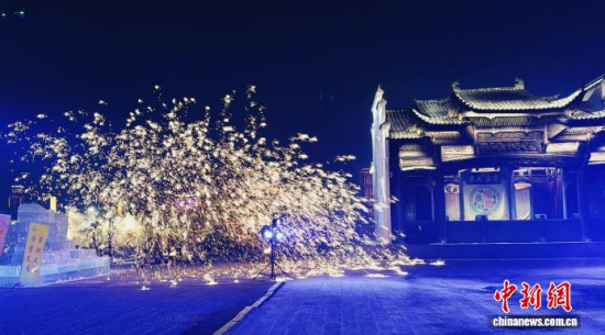 �����д����ϵ���Ļ����鳡������ʯ���� ��