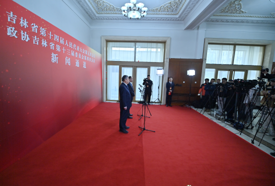 1��26�գ�����Э����ʡ��ʮ����ίԱ����Ĵλ���ίԱͨ���ϣ�������(��һ)�ش�������ʡ� ���� ��