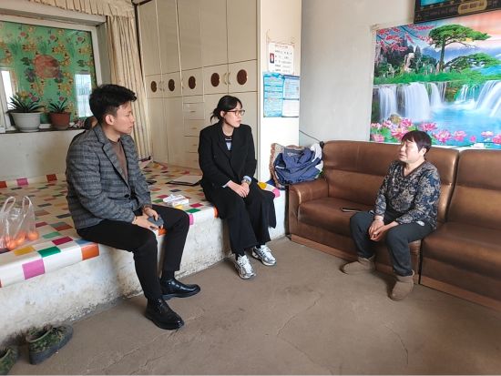 入户动态摸排 和龙市委宣传部/供图 入户动态摸排 和龙市委宣传部/供图