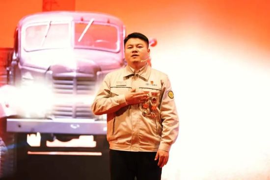 时敬龙 2026年度中国青年五四奖章获得者 一汽解放汽车有限公司商用车开发院数控机床特级技能师 时敬龙 2026年度中国青年五四奖章获得者 一汽解放汽车有限公司商用车开发院数控机床特级技能师