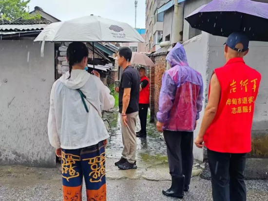 桦甸市转移群众现场。 桦甸市委宣传部供图 桦甸市转移群众现场。 桦甸市委宣传部供图