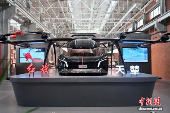 7月21日,中国一汽博物馆在长春开馆。图为红旗“天辇一号”飞行汽车。记者 张瑶 摄 7月21日,中国一汽博物馆在长春开馆。图为红旗“天辇一号”飞行汽车。记者 张瑶 摄