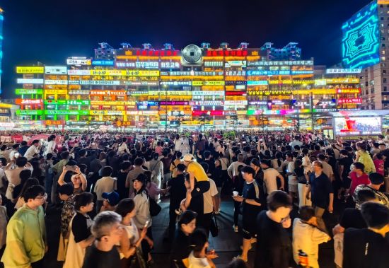 延吉网红弹幕墙 李军广/供图 延吉网红弹幕墙 李军广/供图