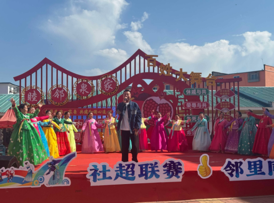 敦化市文化馆教师张建强献唱《歌曲串烧》 敦化市文化馆教师张建强献唱《歌曲串烧》