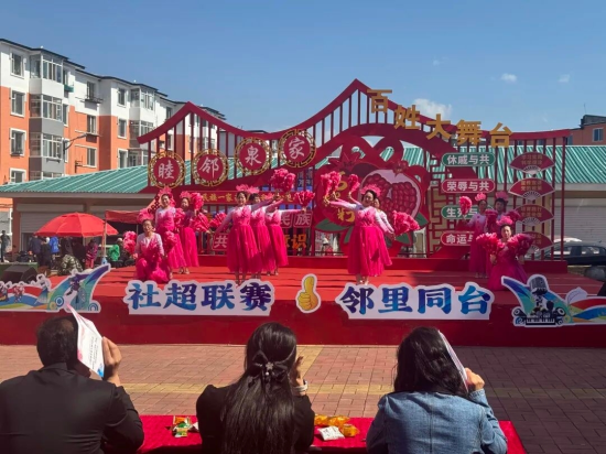 敦化市丹江街道林泉社区善美艺术团表演扇子舞 敦化市丹江街道林泉社区善美艺术团表演扇子舞