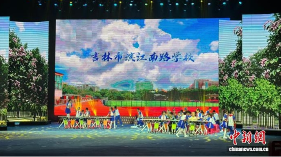 学生表演情景剧。 石洪宇 摄 学生表演情景剧。 石洪宇 摄