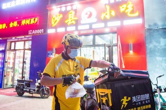 说明: 图片包含 建筑, 户外, 人, 路
描述已自动生成 说明: 图片包含 建筑, 户外, 人, 路
描述已自动生成