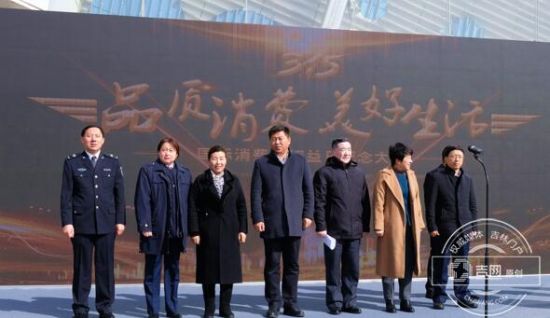 2000年人均工资_2018年长春市人均消费(2)