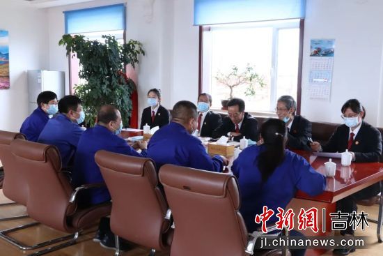 法治护航助发展珲春林区法院送法进企业
