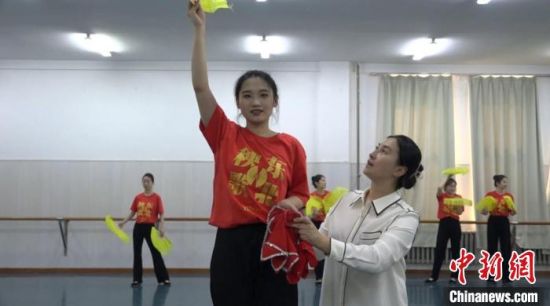 長春“85后”舞蹈教師推動東北秧歌傳承