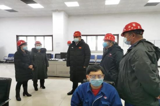 桦甸市市长赵争涛春节前走访慰问节日市场及重点在岗单位职工