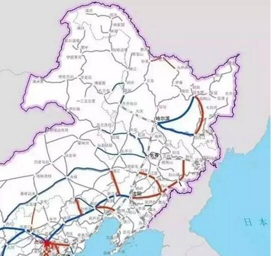 沈佳高铁示意图 铁路是国民经济大动脉、关键基础设施和重大民生工程,是综合交通运输体系的骨干和主要交通方式之一,在我国经济社会发展中的地位和作用至关重要。 为满足快速增长的客运需求,优化拓展区域发展空间,2016年7月,国家发改委印发《中长期铁路网规划》,东北地区也有路网规划,它就是从沈阳到佳木斯的沈佳高铁。 根据规划,沈佳高铁由沈通客专、通白客专、敦白客专、敦牡客专、牡佳客专组成,设计时速250公里,全线940余公里。 对于这条高铁,外界这样预判,如同当年东北东部铁路(又称东边道铁路)一样,