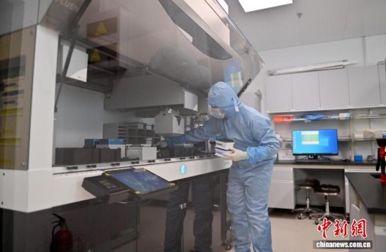 3��20�գ����ֳ��������ִ�ѧ���￼��ʵ���ҹ�����Ա������DNA��⡣������ ��